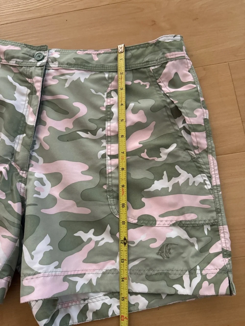 GUY HARVEY WOMEN’S SIZE 10 GREEN PINK CAMO FISHING CAMPING SHORTS BREATHABLE EUC